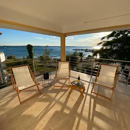 Summer House *