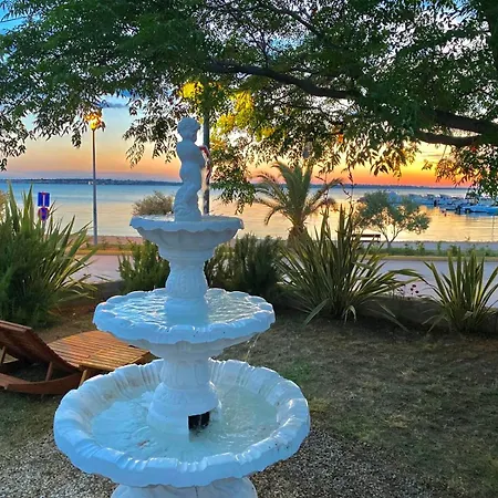 Summer House *